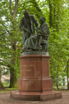 Juni 2012: Gauß-Weber-Denkmal am Wall